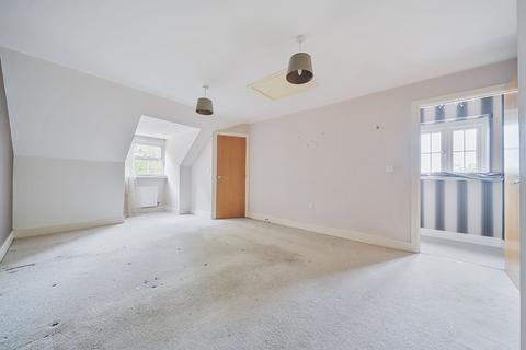 4 Newbery Close, Caterham, CR3 6GD
