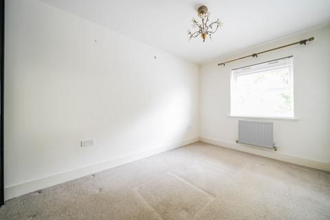 4 Newbery Close, Caterham, CR3 6GD