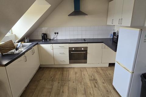 Flat share to rent, Whitton Road, Hounslow, Greater London, TW3