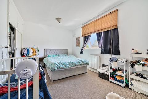 3 bedroom flat to rent, Droitwich Close, Sydenham Hill, London, SE26