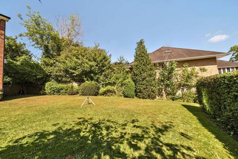 3 bedroom flat to rent, Droitwich Close, Sydenham Hill, London, SE26
