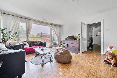 3 bedroom flat to rent, Droitwich Close, Sydenham Hill, London, SE26