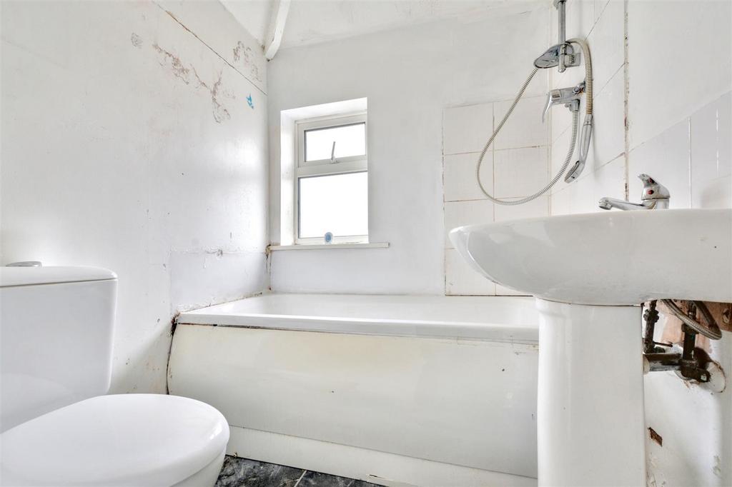 Bathroom 2.jpeg