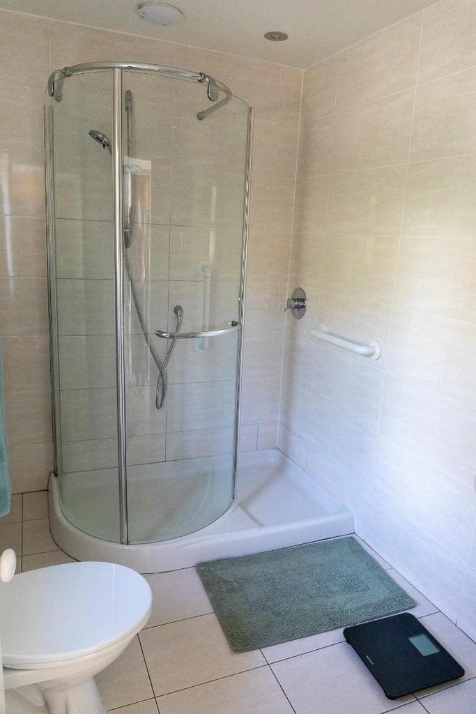 En Suite 1.JPG