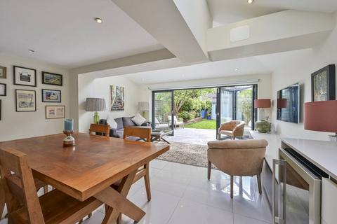 Flat 4, 1 Woodside, London, SW19 7AR