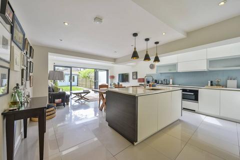 Flat 4, 1 Woodside, London, SW19 7AR