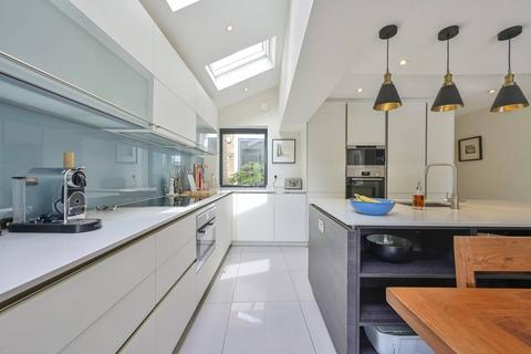 Flat 4, 1 Woodside, London, SW19 7AR
