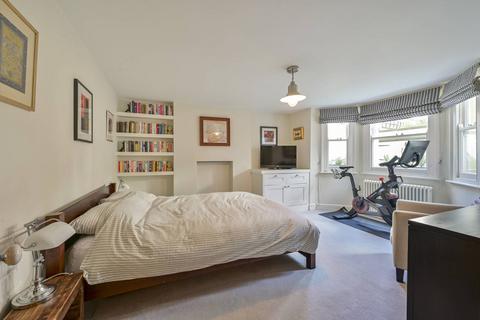 Flat 4, 1 Woodside, London, SW19 7AR