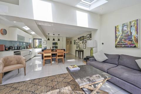 Flat 4, 1 Woodside, London, SW19 7AR
