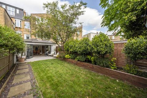 Flat 4, 1 Woodside, London, SW19 7AR