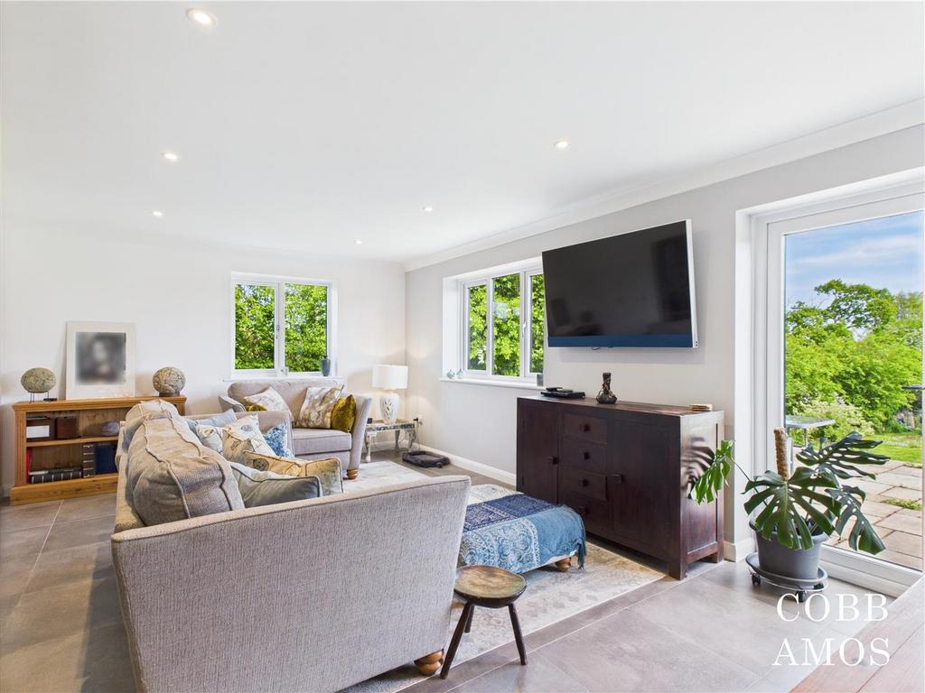 CAM02803 G0-PR0174-STILL061.jpg