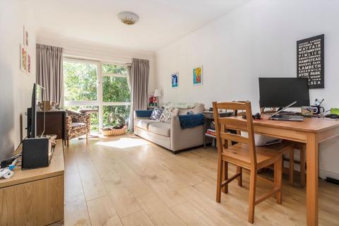2 bedroom flat to rent, Claremont Road, Surbiton KT6