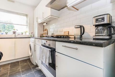 2 bedroom flat to rent, Claremont Road, Surbiton KT6
