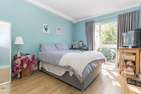 2 bedroom flat to rent, Claremont Road, Surbiton KT6