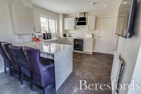 4 bedroom detached house for sale, School Avenue, Basildon, SS15