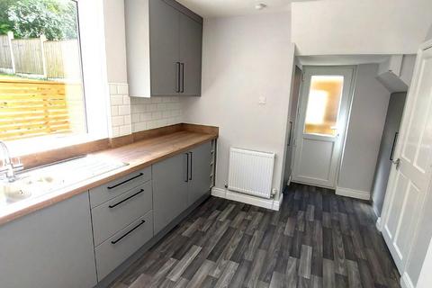 3 bedroom end of terrace house to rent, Fotherby Drive, Manchester