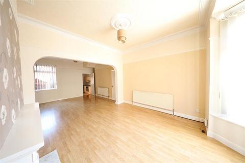 2 bedroom terraced house for sale, East Park Avenue, Hull