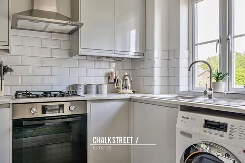 2 bedroom flat for sale, Nyall Court, Kidman Close, Gidea Park, RM2