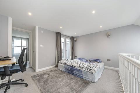 32 Victor Road, Teddington, TW11 8SR