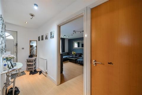 2 bedroom apartment for sale, Edgwarebury Gardens, Edgware