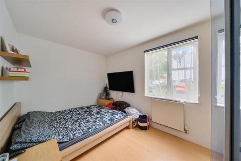 2 bedroom apartment for sale, Edgwarebury Gardens, Edgware