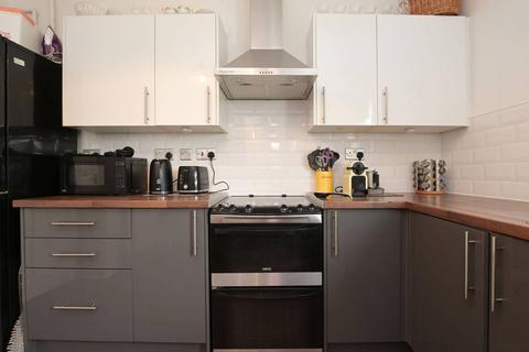 23/4 Restalrig Crescent, Edinburgh, EH7 6HH