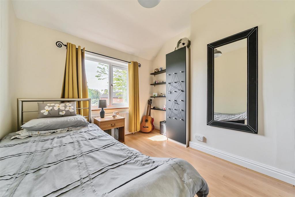 Bedroom .