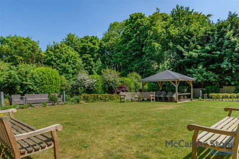 2 bedroom apartment for sale, 2a Addington Road, Sanderstead