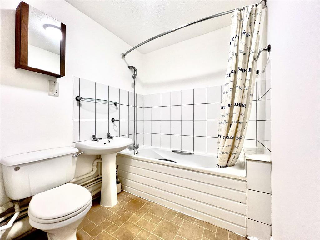 Family Bathroom/ WC