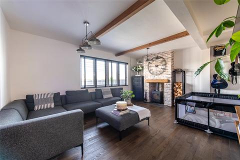 8 Axtane, Southfleet, Gravesend, DA13 9NB