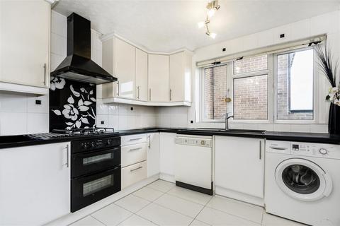 3 bedroom flat for sale, Albemarle Park, Stanmore HA7