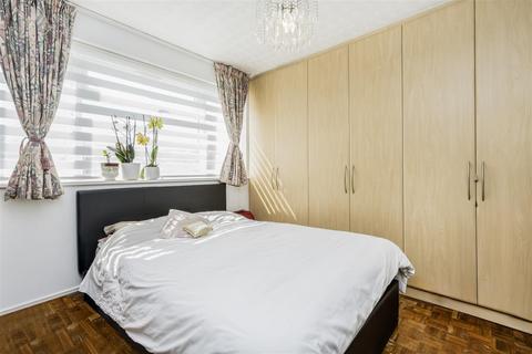 3 bedroom flat for sale, Albemarle Park, Stanmore HA7