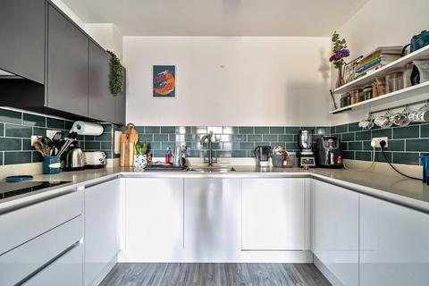 1 bedroom flat for sale, Streatham Road, Mitcham, MITCHAM, CR4