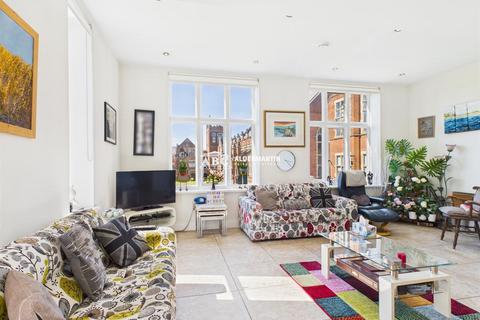 2 bedroom apartment for sale, King Edward Place, Bushey