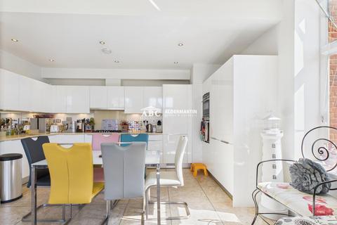 2 bedroom apartment for sale, King Edward Place, Bushey
