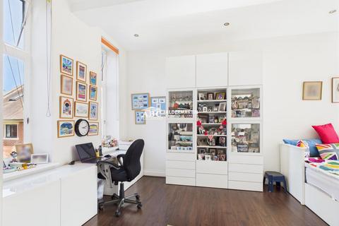 2 bedroom apartment for sale, King Edward Place, Bushey