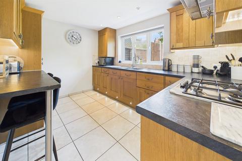 14 Shepherds Green, Hemel Hempstead, HP1 2HL