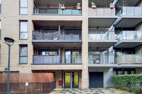 3 bedroom flat to rent, Pasmore Court, Canary Wharf, London, E14