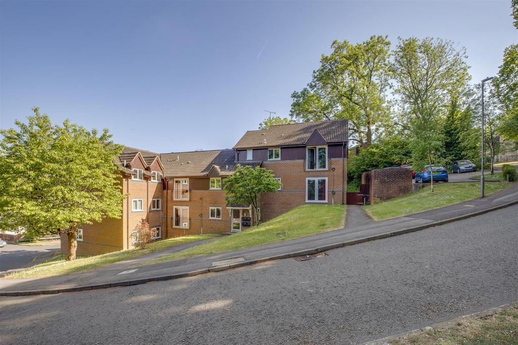 15 Edmunds Gardens, HP12 4 LP-4.jpg