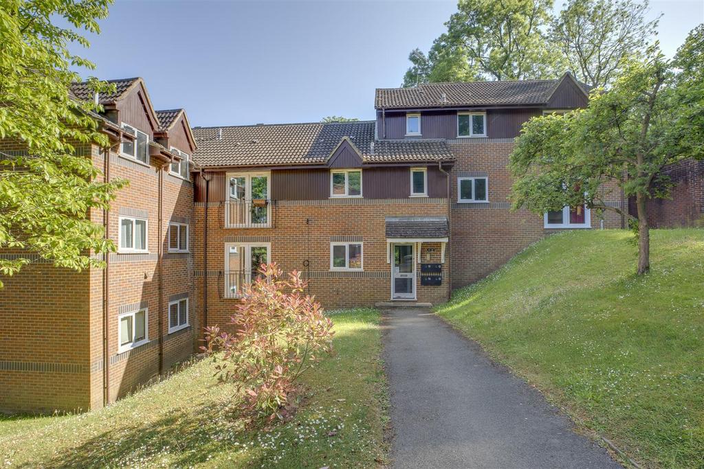 15 Edmunds Gardens, HP12 4 LP-1.jpg