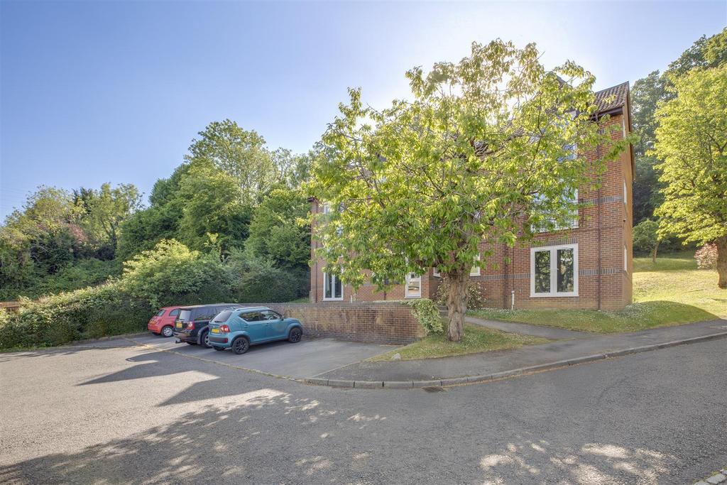 15 Edmunds Gardens, HP12 4 LP-3.jpg