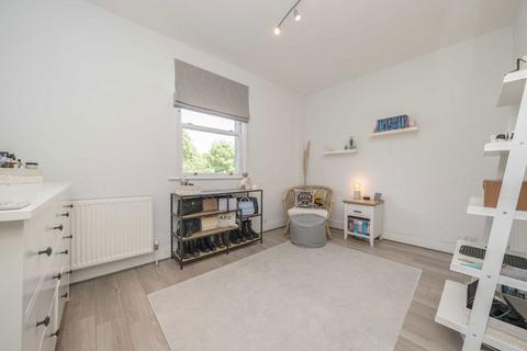 28 Ridley Avenue, London, W13 9XW