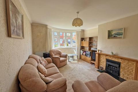 3 bedroom semi-detached house for sale, Hirstead Gardens, Scarborough YO12