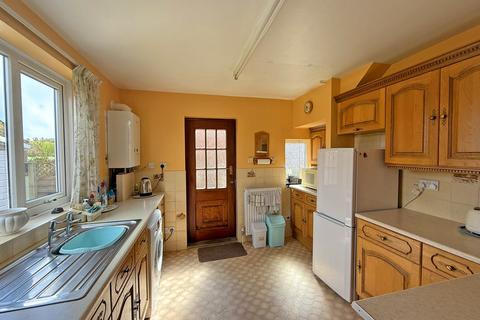 3 bedroom semi-detached house for sale, Hirstead Gardens, Scarborough YO12