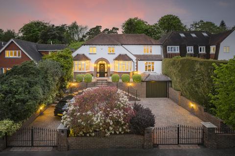 5 bedroom detached house for sale, Manor Way, Purley CR8