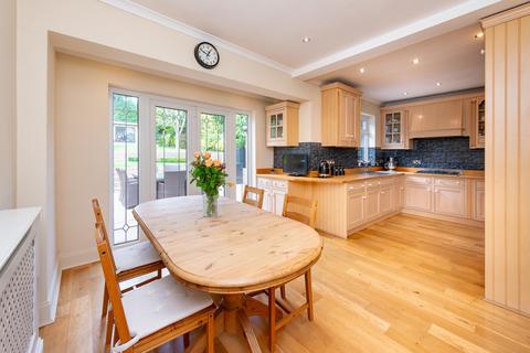 5 bedroom detached house for sale, Manor Way, Purley CR8