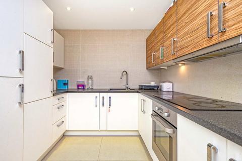 3 bedroom flat to rent, New Festival Avenue, London E14