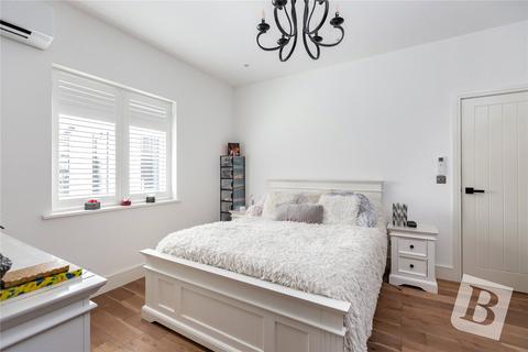 14 Lower Bedfords Road, Romford, RM1 4LY