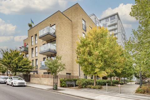 3 bedroom flat to rent, New Festival Avenue, London E14
