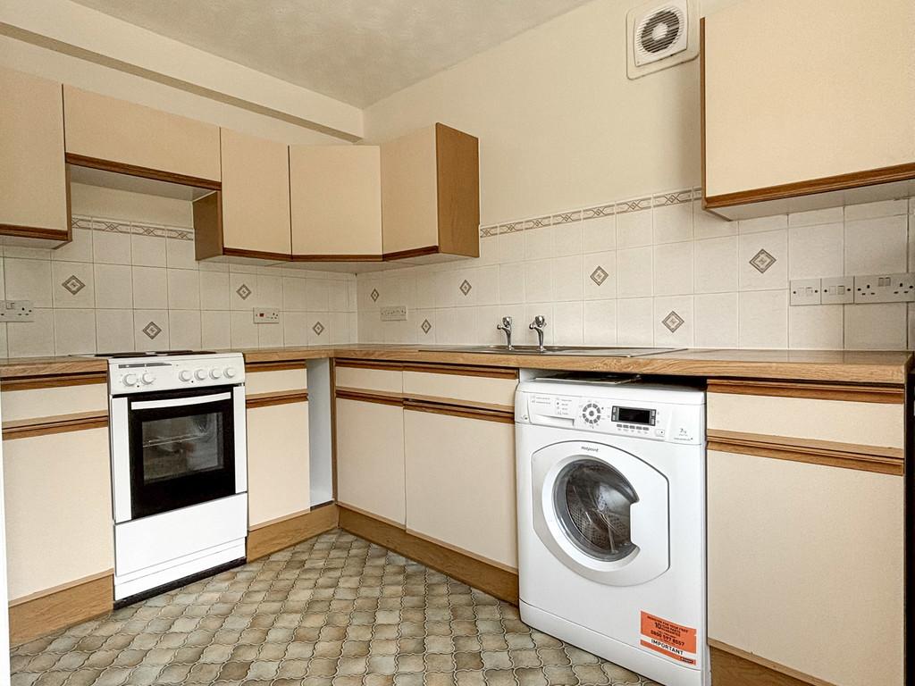 Apartment in Cambridge, Petersfield - View 2